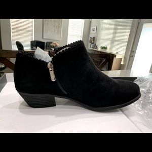 Black booties 9w- Torrid BNWT